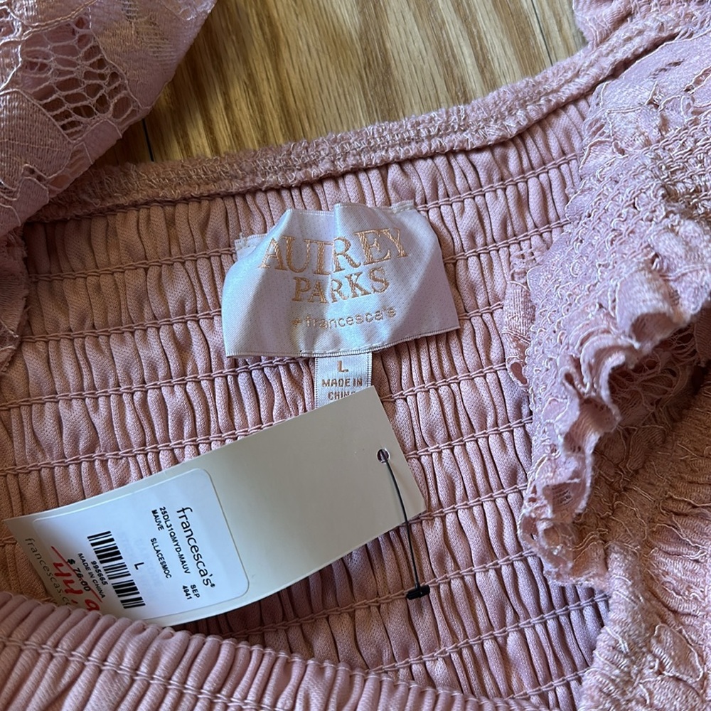 Audrey Parks Lace Dress - Picture 4 of 8